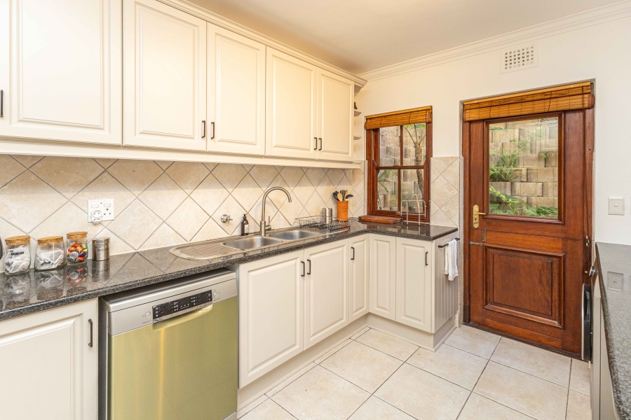 3 Bedroom Property for Sale in Sea Point Western Cape